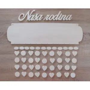 Drevený rodinný kalendár s čistými hranami typ A s nápisom "Naša rodina"