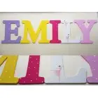 Hölzerne Buchstaben an der Wand Höhe 20 cm - EMILY