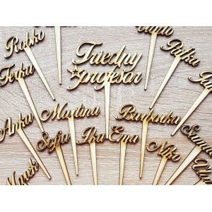 Holzstäbchen für Bänder auf kleinen Kuchen