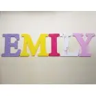Hölzerne Buchstaben an der Wand Höhe 20 cm - EMILY