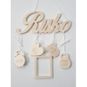 5 hanging decorations with the name NATURAL
