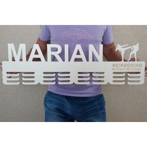 80 cm Holzmedaillenhänger mit Lasergravur und dem Namen Marian