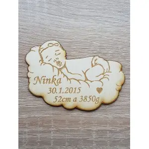 Drevená magnetka bábätko dievčatko BABY šírka 10cm