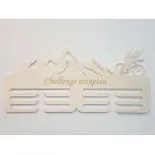 Drevený držiak na medaile s menom a laserovaným textom 45cm hory