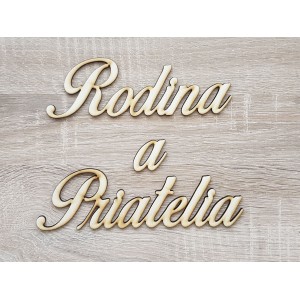 Die Aufschrift "Familie und Freunde" mit gebrannten Kanten für den Familienkalender