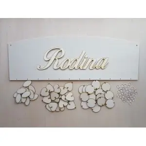 Drevený rodinný kalendár typ C s nápisom "Rodina" SK