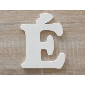 Letter É