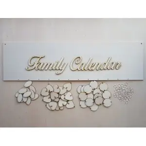 Drevený rodinný kalendár typ C s nápisom "Rodinný kalendár" | LYMFY.sk | Sety rodinných kalendárov