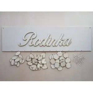 Drevený rodinný kalendár typ D s nápisom "Rodinka"