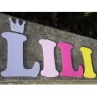 Holzbuchstaben an der Wand Höhe 20 cm - LILIEN - Krone