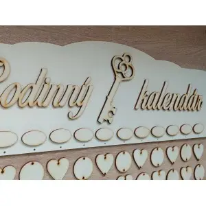Drevený rodinný kalendár typ B s nápisom "Rodinný kalendár" KLÚČ 2