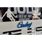 80 cm Holzmedaillenhaken mit farbigem Namen