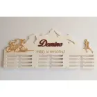 80 cm Holzmedaillenhalter mit Lasergravur und dem Namen - Domino