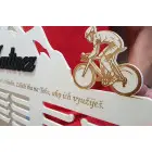 80 cm Holzmedaillenhalter mit Lasergravur und dem Namen - Domino