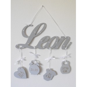 Holzname mit grauer Farbe