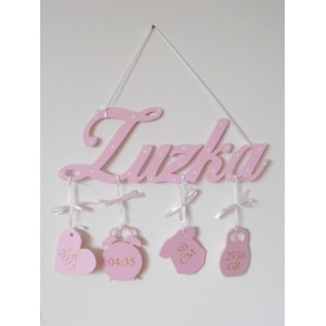 Geschenk für Neugeborene in hellrosa Farbe