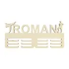 Vešiak na medaile s menom karate a futbal