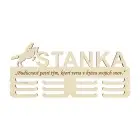 Drevený držiak na medaile s menom a laserovaným textom 45cm parkúrové jazdenie