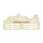 Drevený držiak na medaile s menom a laserovaným textom 45cm hory