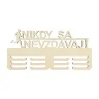 Drevený držiak na medaily nikdy sa nevzdávaj! 45cm