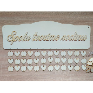 Holz-Familienkalender Typ B mit der Inschrift "Gemeinsam bilden wir eine Familie"