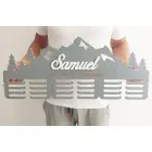 65 cm Holzmedaillenhänger - bemalt mit Bergen und Wald