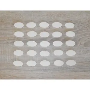 Accessories cut-out ovals with clean edges for the family calendar