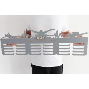 80cm drevený vešiak na medaile + maľovanie + meno + plávanie