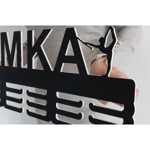 65cm drevený vešiak na medaile maľovaný - mažoretka 2