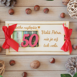Drevená obálka na peniaze vidíš 50 nie je až tak veľa 20x10cm - ČERVENÁ
