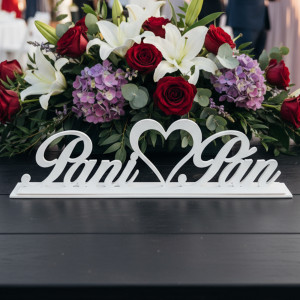 Wedding stand Mrs and Mr with a heart