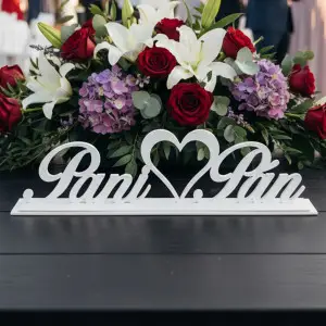 Wedding stand Mrs and Mr with a heart
