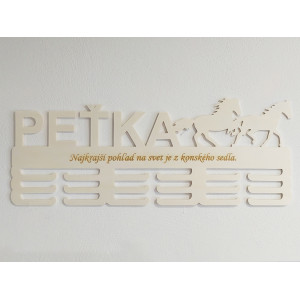 Vešiak na medaile KONE laserovaným textom 55cm 2