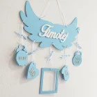 Meno na krídlach s údajmi o narodení