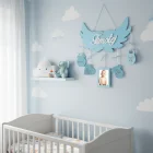 Name auf den Flügeln mit Geburtsdaten