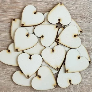 Cut-out heart-shaped edge accessories for the family calendar