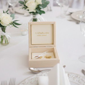 Wedding box with narrow lace Mr. and Mrs 2