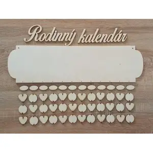 Drevený rodinný kalendár typ A s nápisom "Rodinný kalendár" SK 2