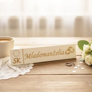 Drevená svadobná ŠPZ s obrúčkami 2