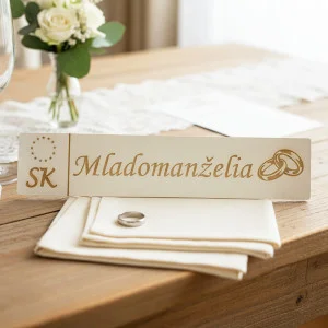 Holzes Hochzeitsschild mit Ringen