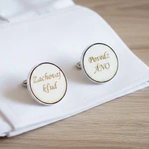 Hochzeit Manschettenknöpfe rund mit dem Text JA 2