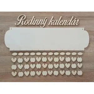 Drevený rodinný kalendár typ A s nápisom "Rodinný kalendář" CZ 2