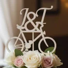 Drevený zápich bicykel s iniciálkami šírka 180cm