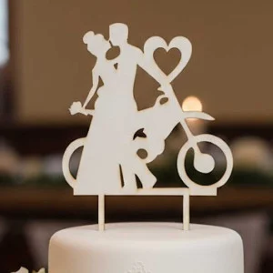 Wooden peg newlyweds