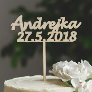 Drevený zápich meno a dátum šírka 17cm