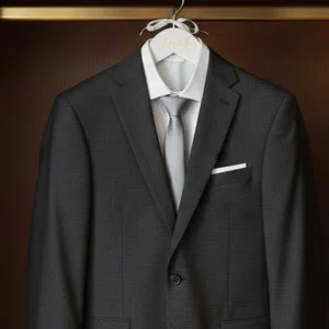 Svadobný vešiak Ženích BIELY 2