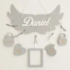 Meno s krídlami a údajmi o narodení