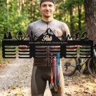 80cm drevený vešiak na medaile + maľovanie + meno + triatlon