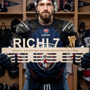 80cm wooden medal hanger with laser engraving and the name HOCKEY, FLOORBALL 2