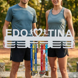 80cm drevený vešiak na medaile bez laserovania - Edo a Tina 2